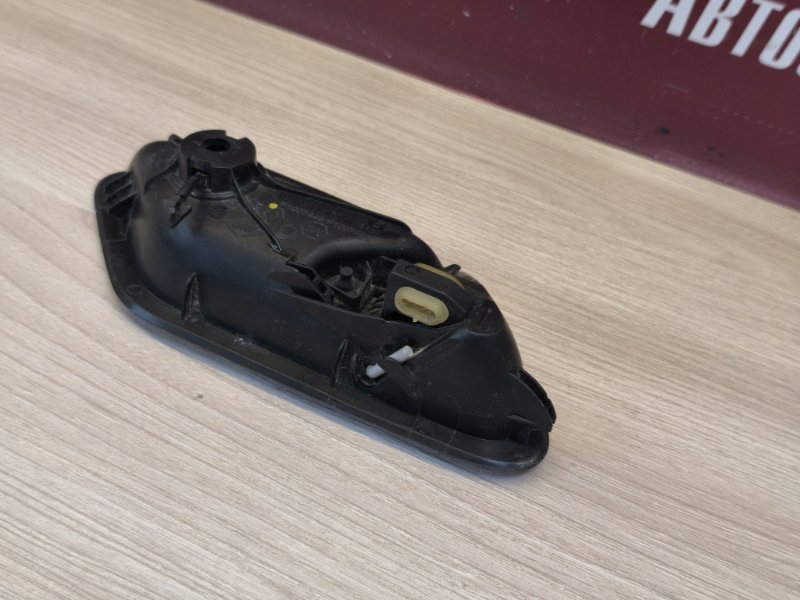 Внутренняя  ручка двери