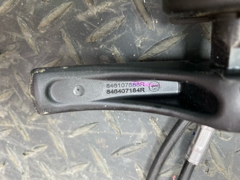 Трос лючка топливного бака