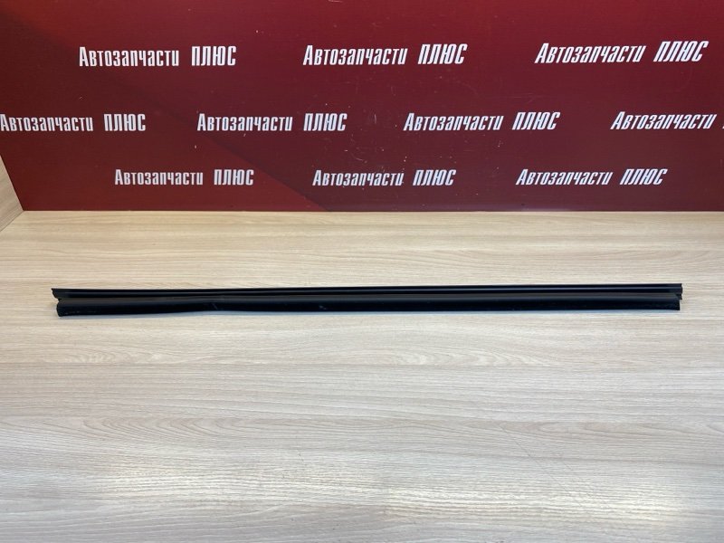 Уплотнитель стекла      двери