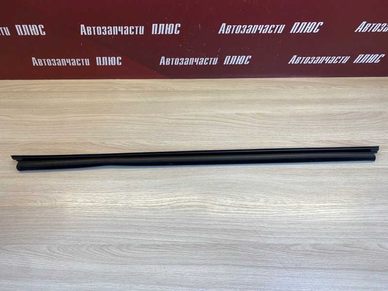 Уплотнитель стекла      двери