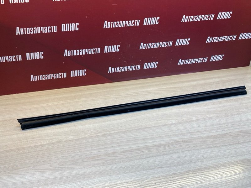 Уплотнитель стекла      двери