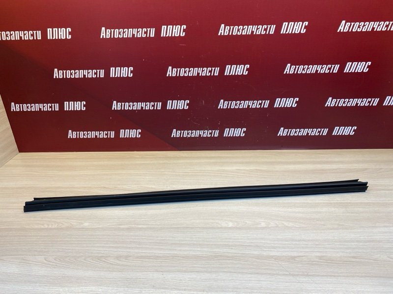 Уплотнитель стекла      двери