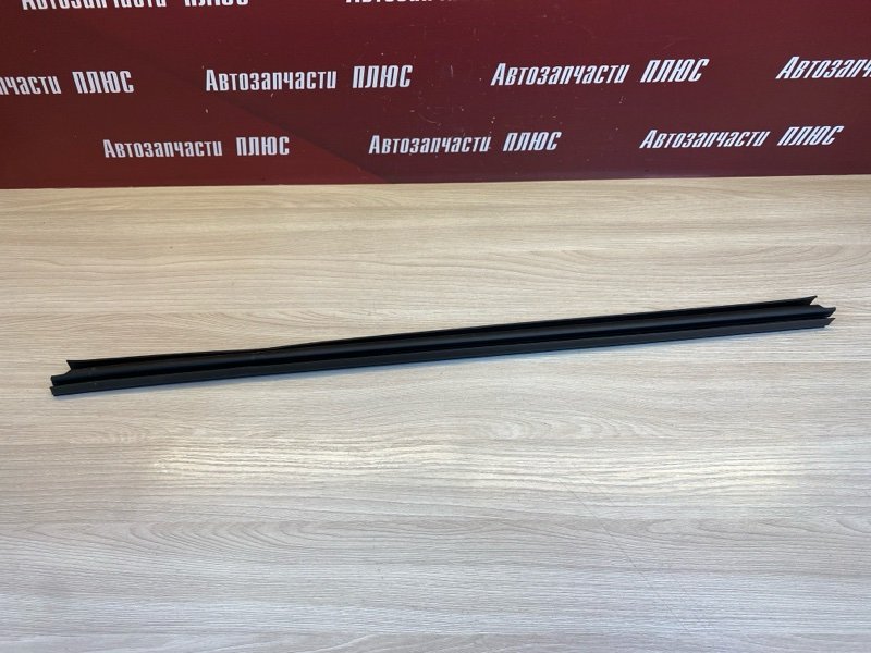 Уплотнитель стекла      двери