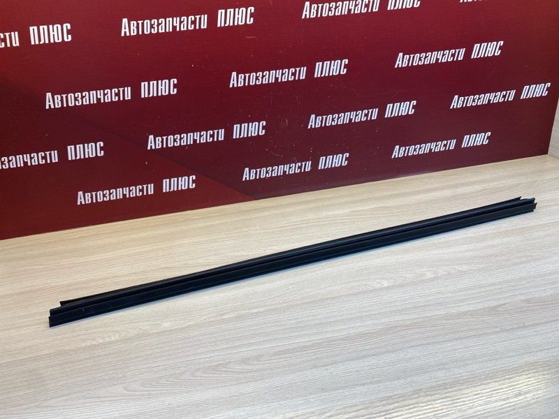 Уплотнитель стекла      двери