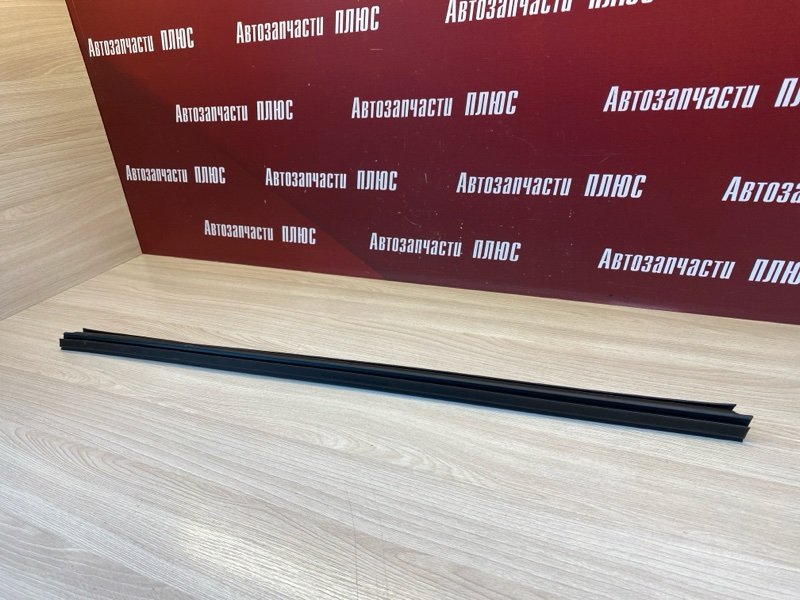 Уплотнитель стекла      двери