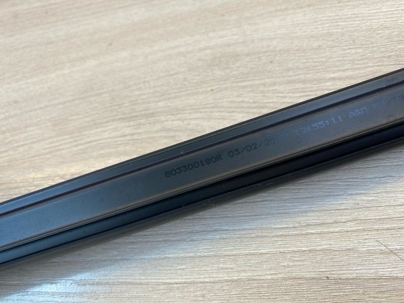 Уплотнитель стекла      двери