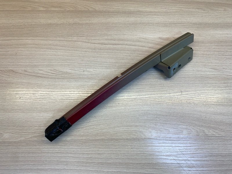 Направляющая стекла     двери