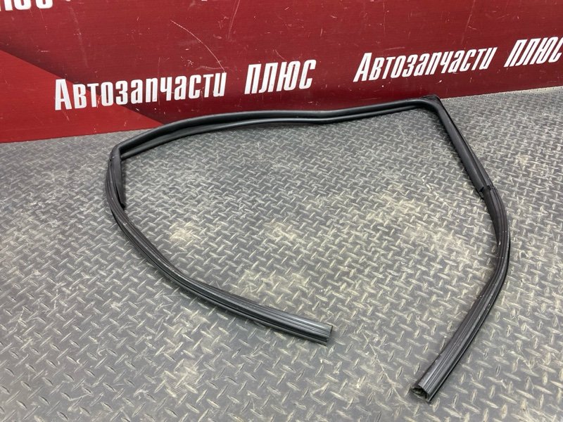 Уплотнитель стекла    двери