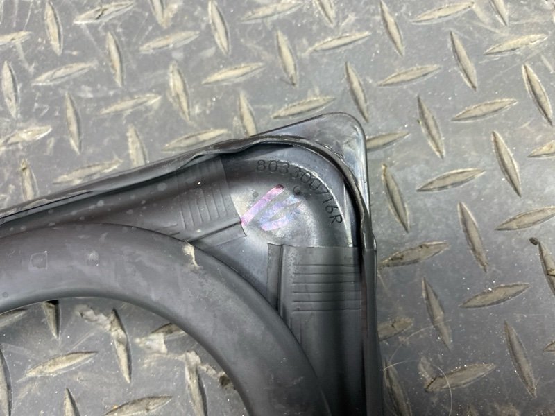 Уплотнитель стекла      двери