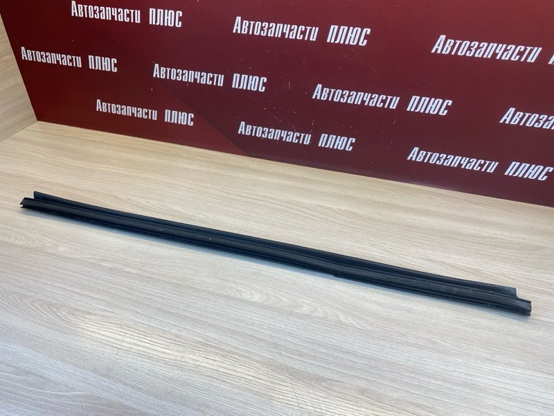 Уплотнитель стекла      двери