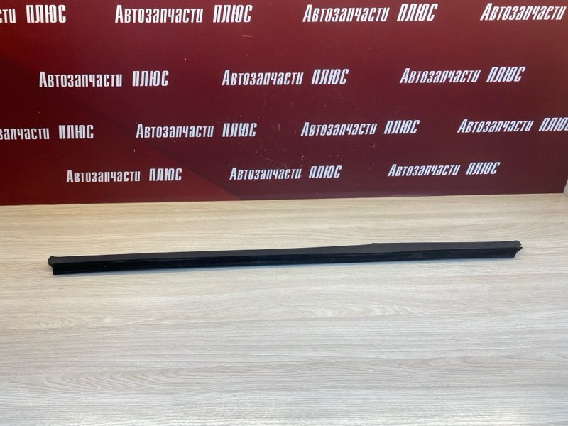 Уплотнитель стекла      двери