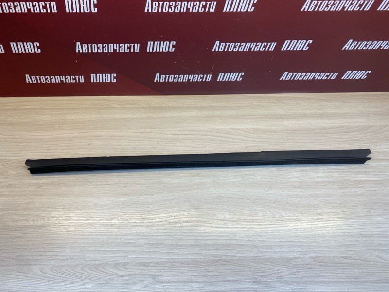 Уплотнитель стекла      двери