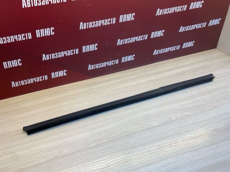 Уплотнитель стекла      двери