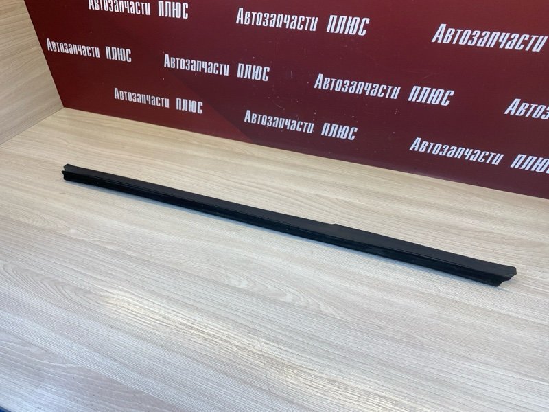 Уплотнитель стекла      двери