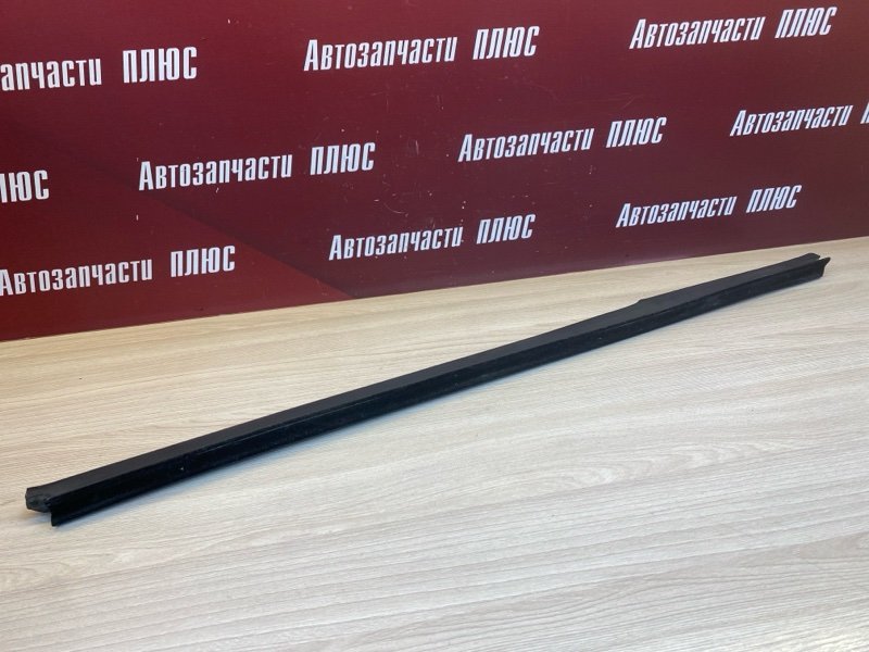 Уплотнитель стекла      двери