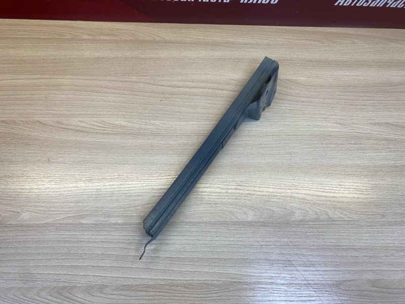 Направляющая стекла     двери