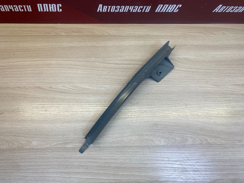 Направляющая стекла     двери