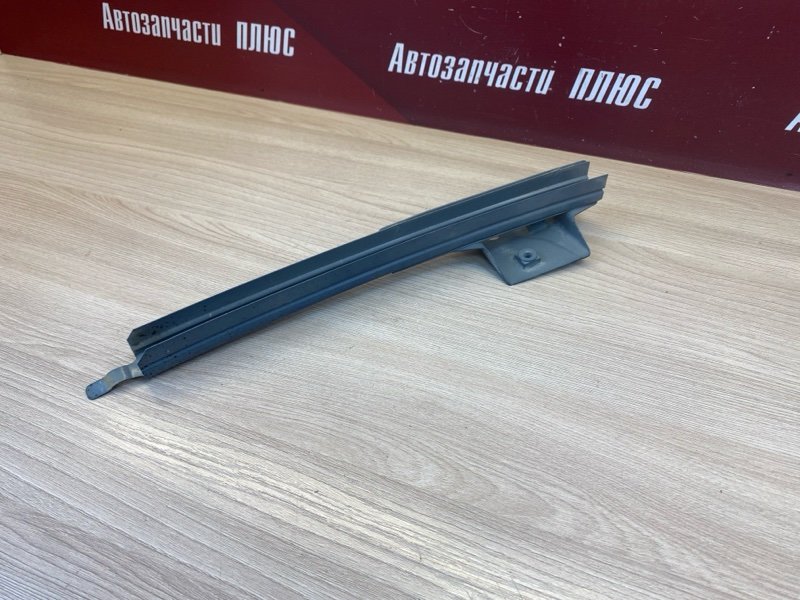 Направляющая стекла     двери