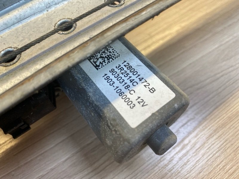 Стеклоподъемник    двери