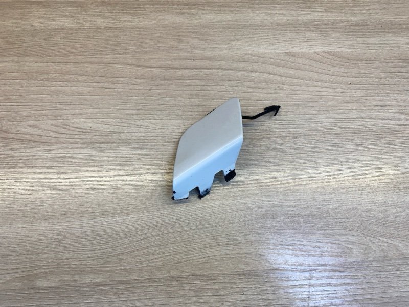 Заглушка буксировочного крюка