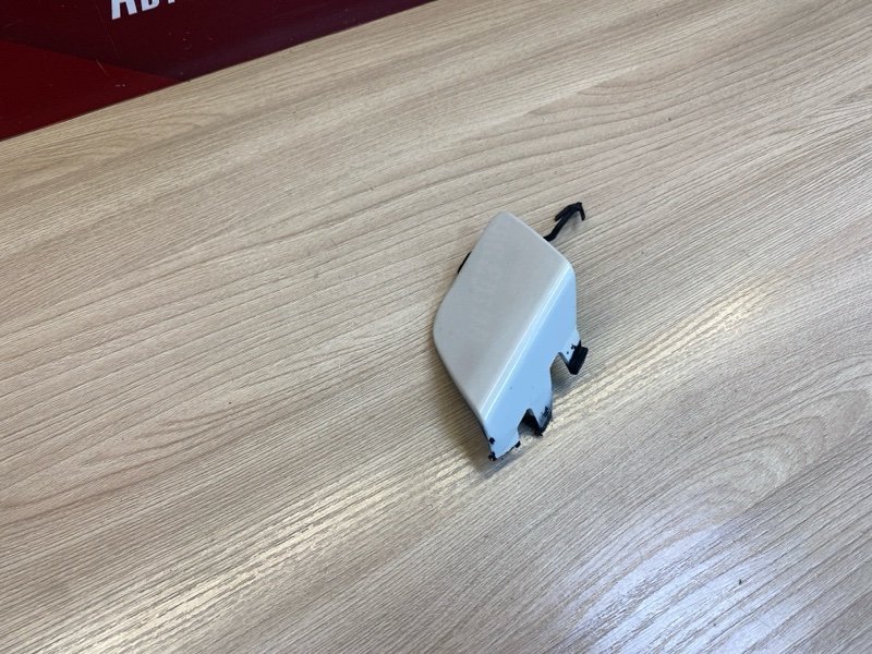 Заглушка буксировочного крюка