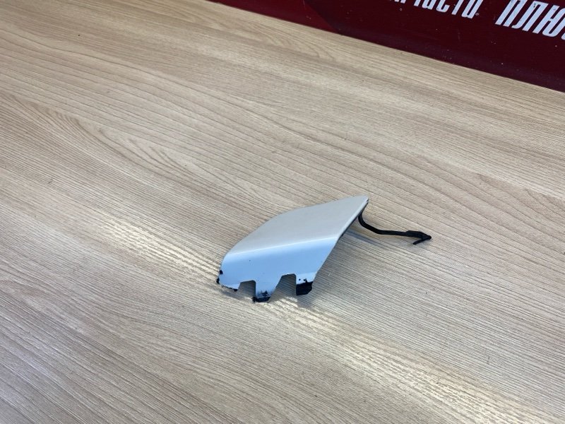 Заглушка буксировочного крюка