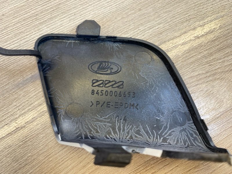 Заглушка буксировочного крюка