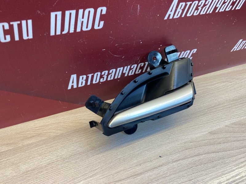 Внутренняя  ручка двери