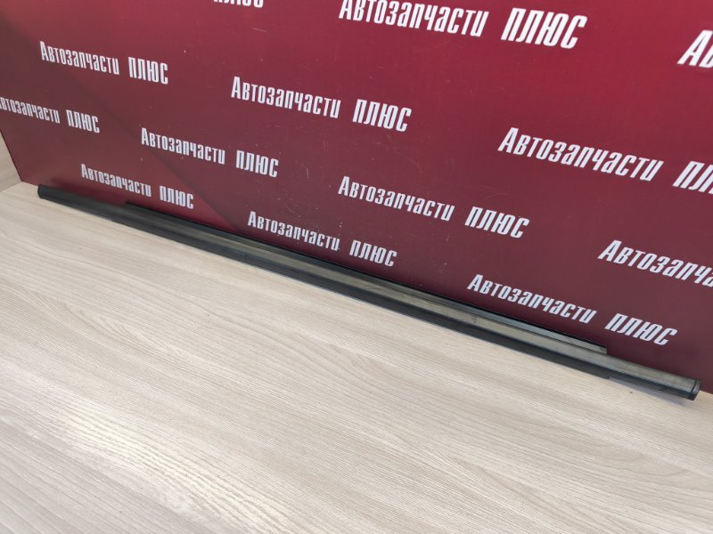 Уплотнитель стекла двери внешний