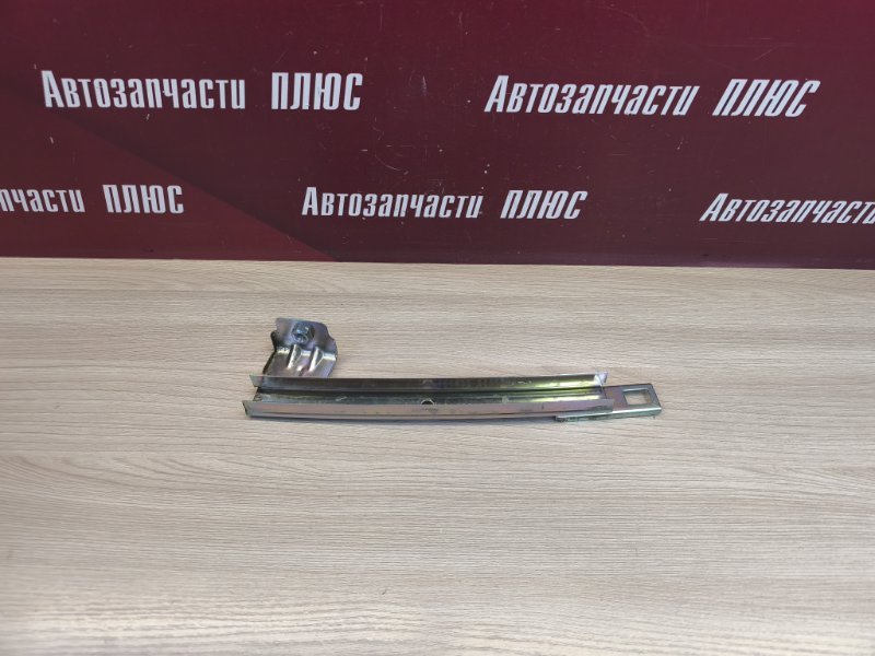 Направляющая стекла двери