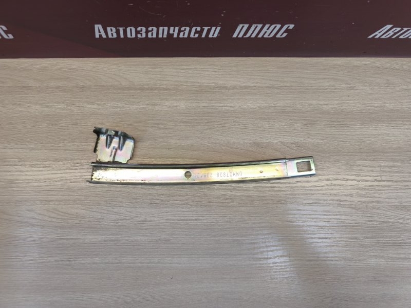 Направляющая стекла двери