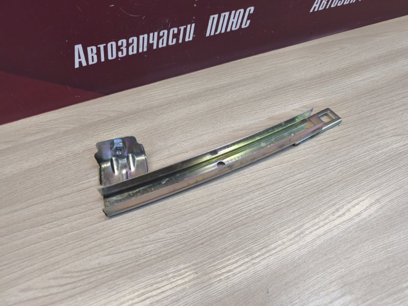 Направляющая стекла двери
