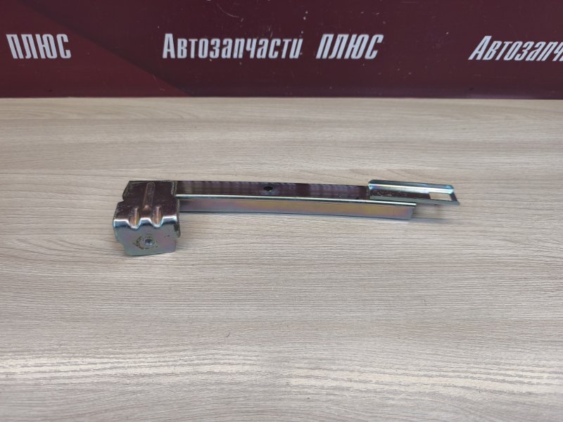 Направляющая стекла двери