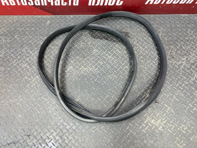 Уплотнитель      двери