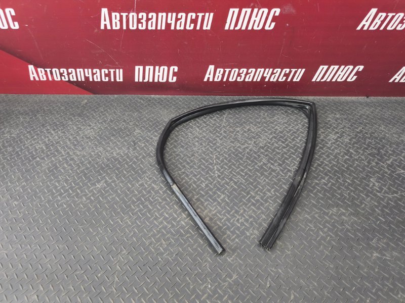 Уплотнитель стекла двери