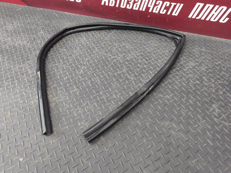 Уплотнитель стекла двери