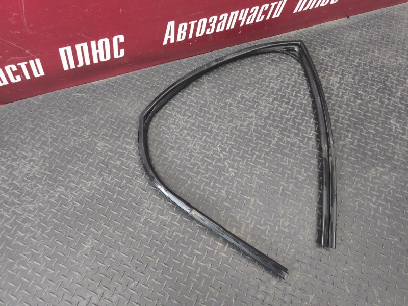 Уплотнитель стекла двери