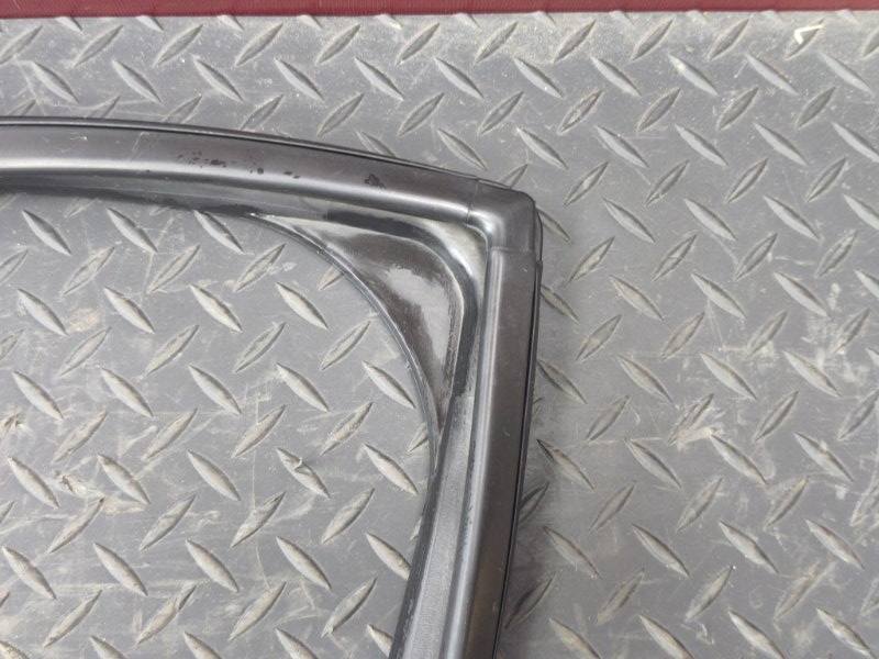 Уплотнитель стекла двери