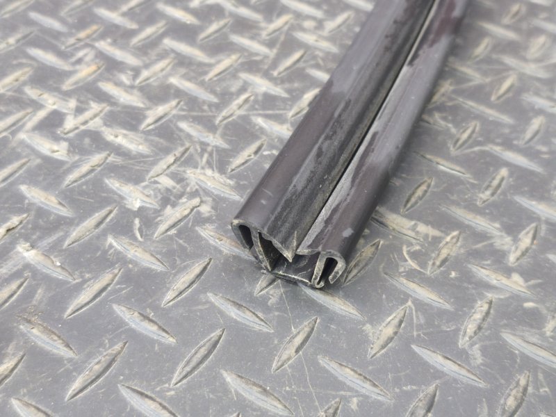 Уплотнитель стекла двери