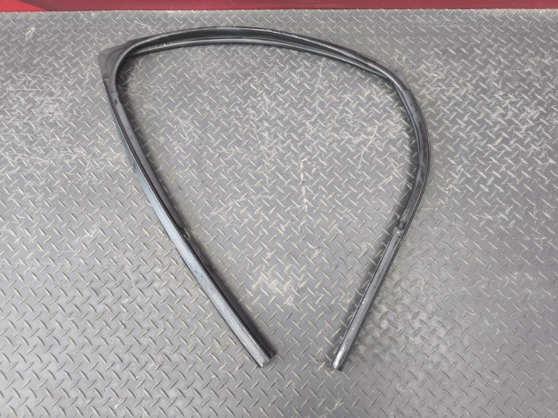 Уплотнитель стекла двери