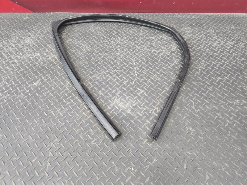 Уплотнитель стекла двери