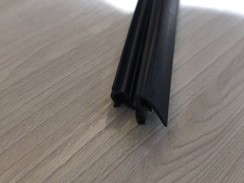 Уплотнитель стекла двери внутренний