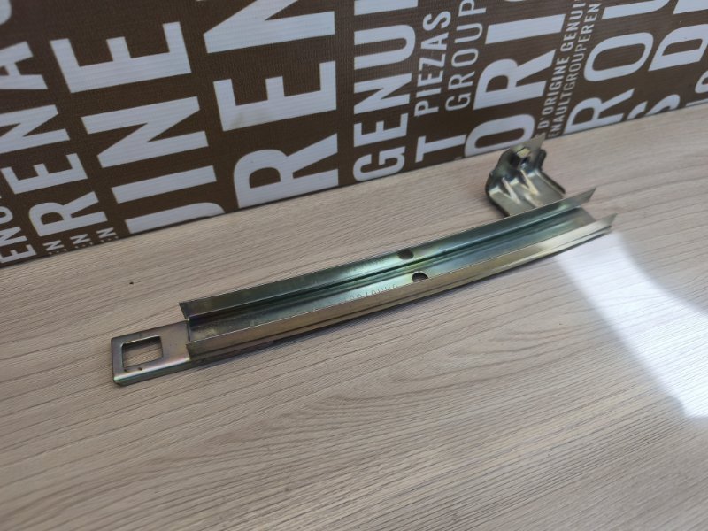 Направляющая стекла двери