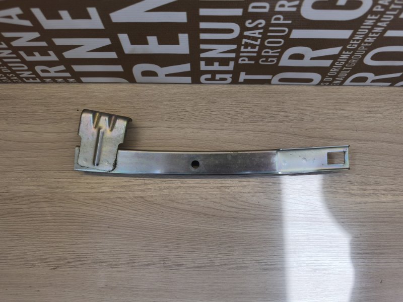 Направляющая стекла двери