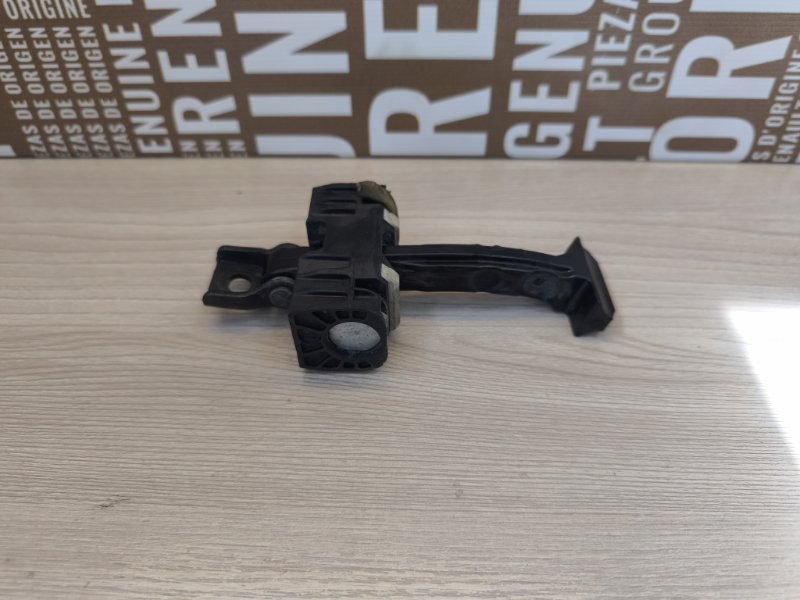 Ограничитель двери