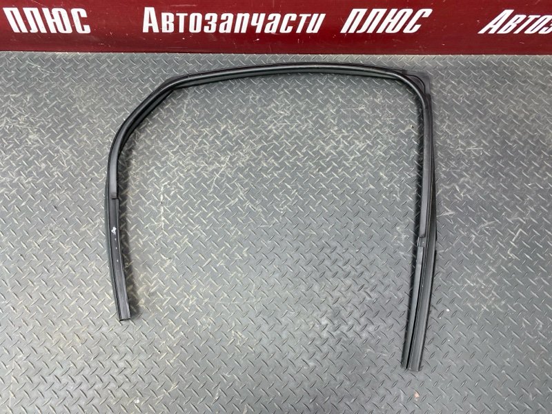 Уплотнитель стекла      двери