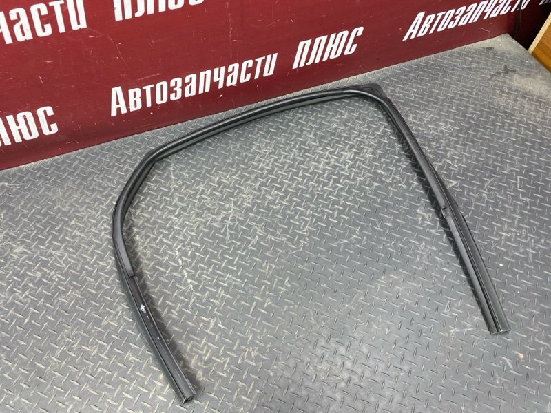 Уплотнитель стекла      двери