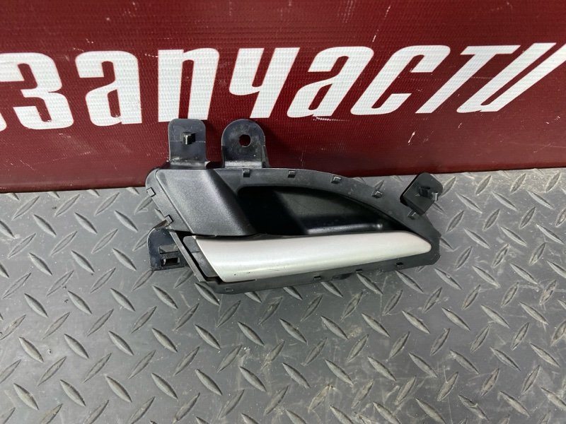 Внутренняя  ручка двери