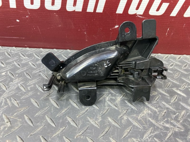 Внутренняя  ручка двери