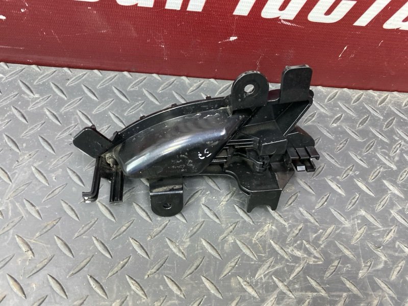 Внутренняя  ручка двери